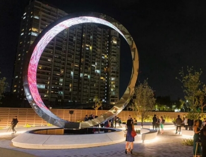 墨西哥大型镜面不锈钢圆环 LED 显示屏雕塑