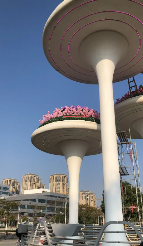 大型蘑菇伞造型景观廊架雕塑 户外白色异形钢结构花架雕塑定制(图4) 大型蘑菇伞造型景观廊架雕塑 户外白色异形钢结构花架雕塑定制(图4)