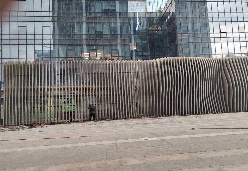 波浪曲面竖向格栅景观景墙 户外渐变弧形金属型材艺术围墙雕塑定制(图2) 波浪曲面竖向格栅景观景墙 户外渐变弧形金属型材艺术围墙雕塑定制(图2)
