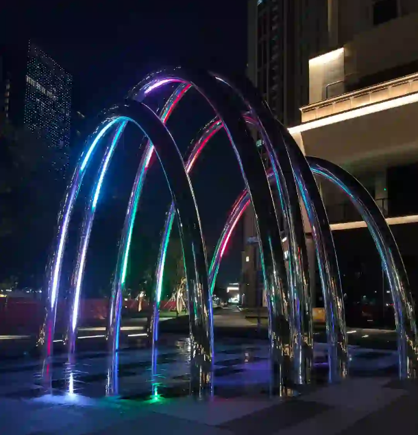 联投东方世家-镜面不锈钢拱门水景雕塑(图2) 联投东方世家-镜面不锈钢拱门水景雕塑(图2)