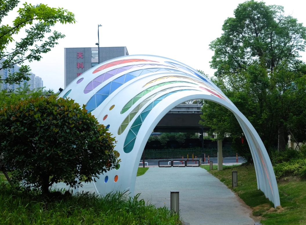 蝶影｜大型蝴蝶造型彩色不锈钢廊架装置(图3)