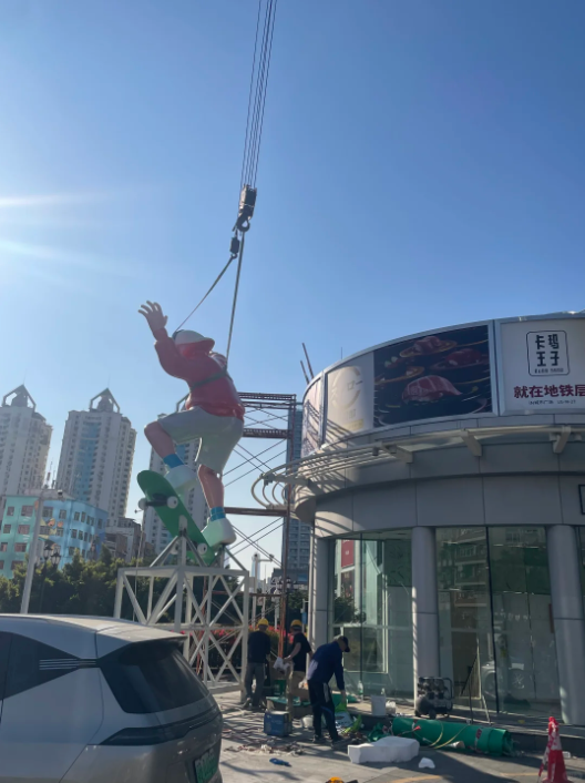 高空滑板少年玻璃钢卡通雕塑(图3) 高空滑板少年玻璃钢卡通雕塑(图3)