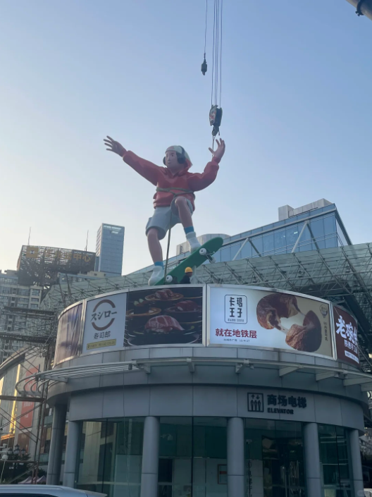高空滑板少年玻璃钢卡通雕塑(图4) 高空滑板少年玻璃钢卡通雕塑(图4)