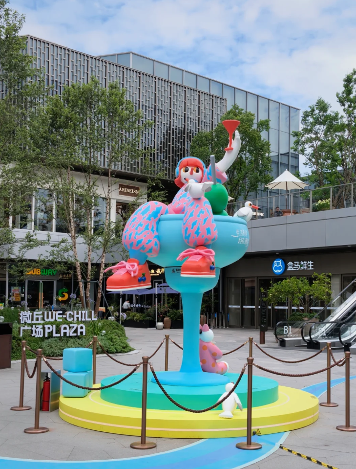 万象城西区潮流主题商业美陈雕塑工程(图3) 万象城西区潮流主题商业美陈雕塑工程(图3)